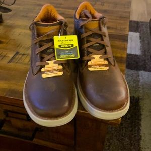 Skechers men’s size 8.5 brown suede boots